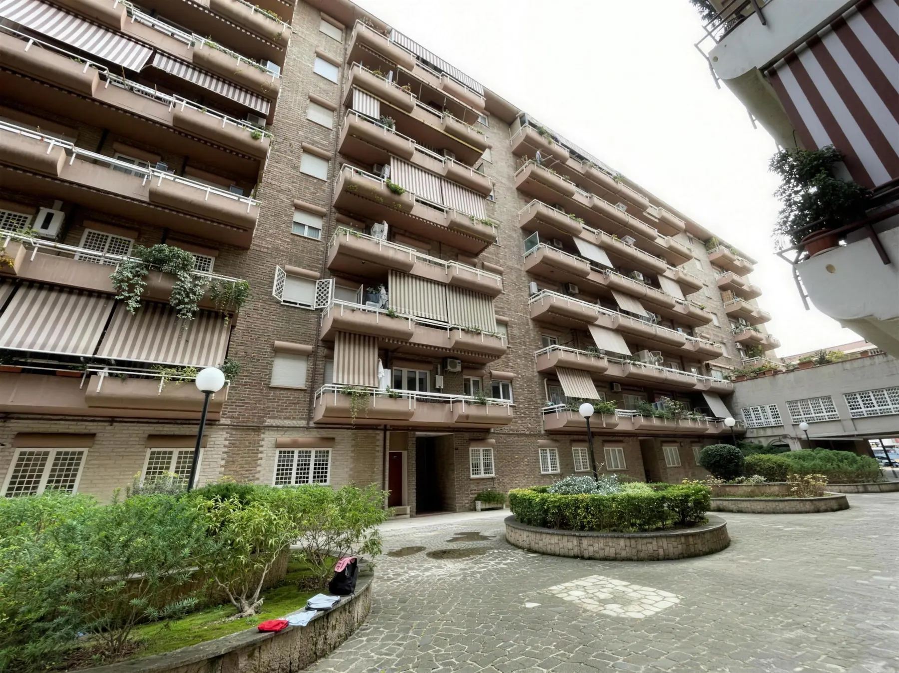 Il condominio «Il Mandorleto» in Via Adolfo Ravà